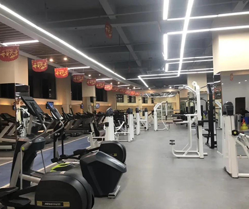 為什么健身房鐘愛塑膠地板呢？