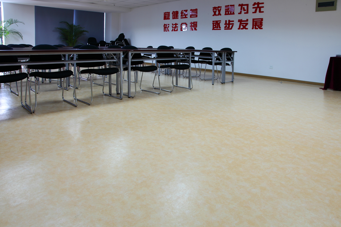 辦公室PVC塑膠地板有哪些特性？【騰方PVC地板】