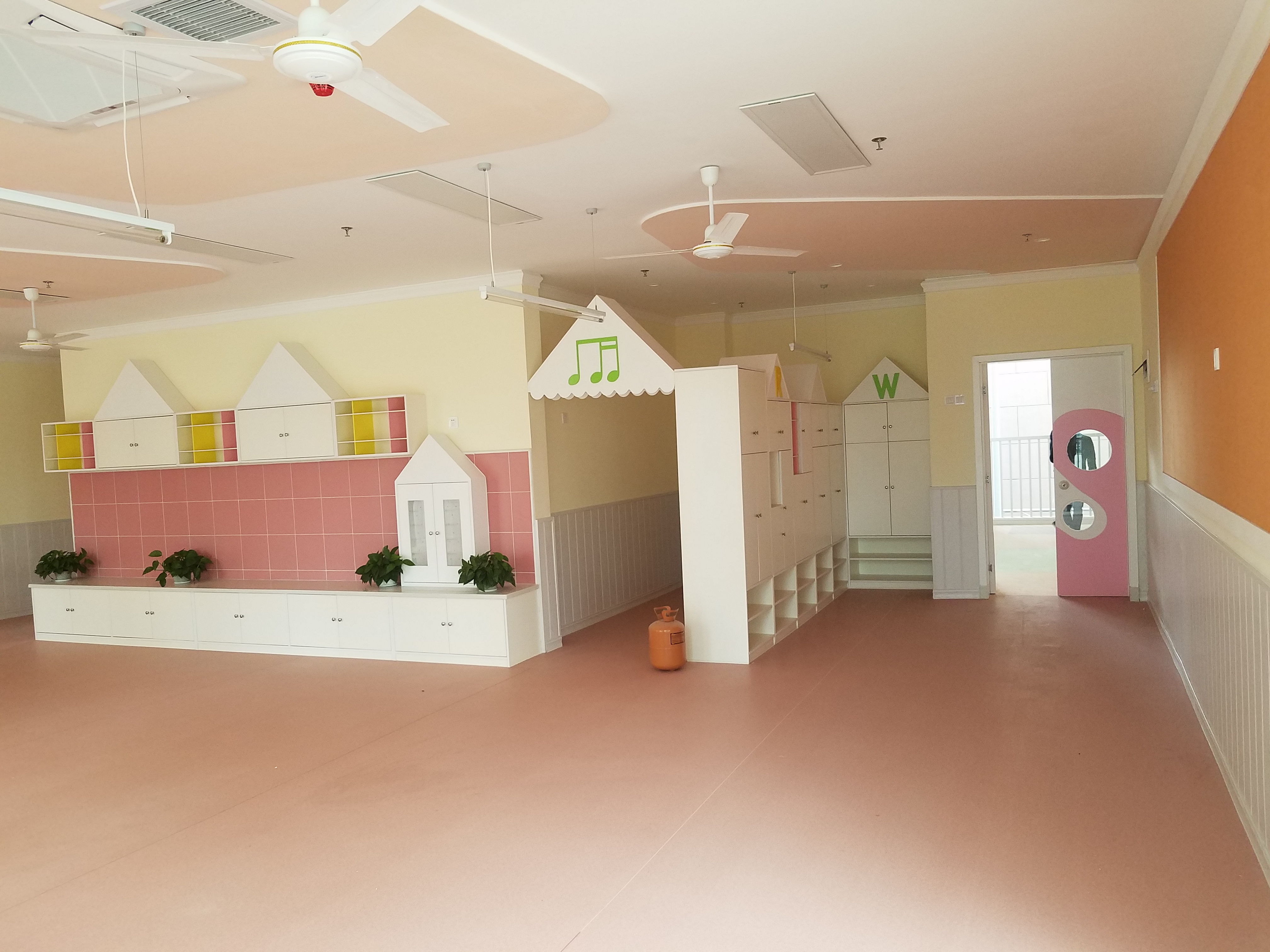 幼兒園為什么選用PVC塑膠地板？【騰方PVC地板】