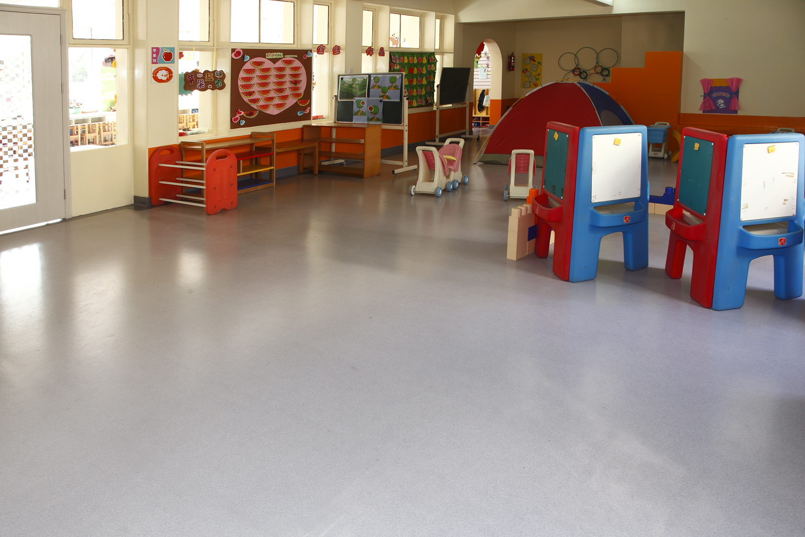 幼兒園塑膠地板需要滿足的條件？【騰方PVC地板】